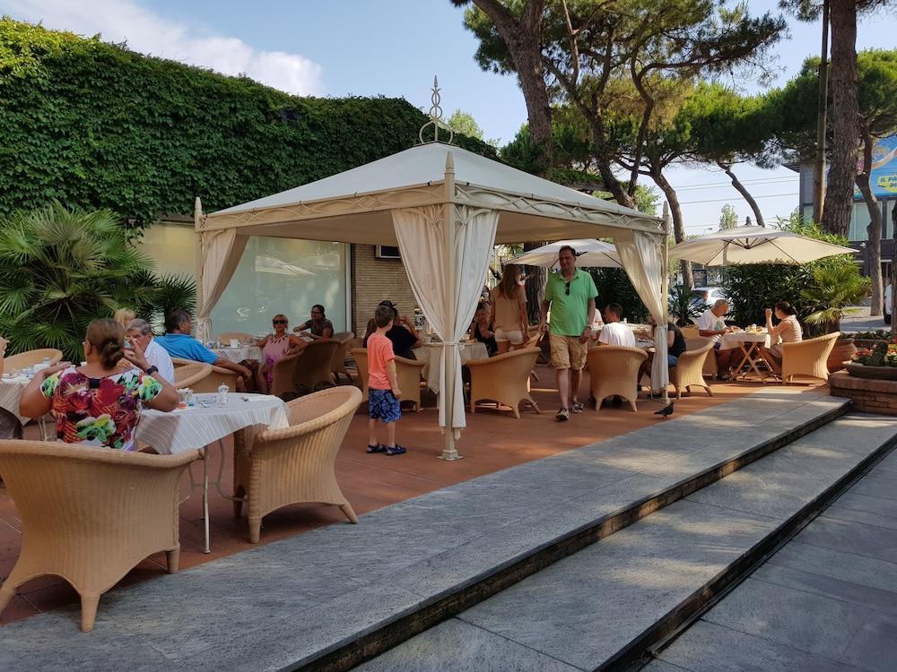 Villa Adriatica Ambienthotels Rímini Exterior foto