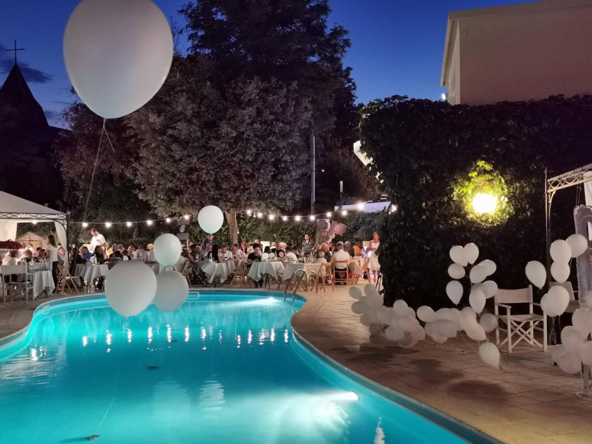 Villa Adriatica Ambienthotels Rímini Exterior foto